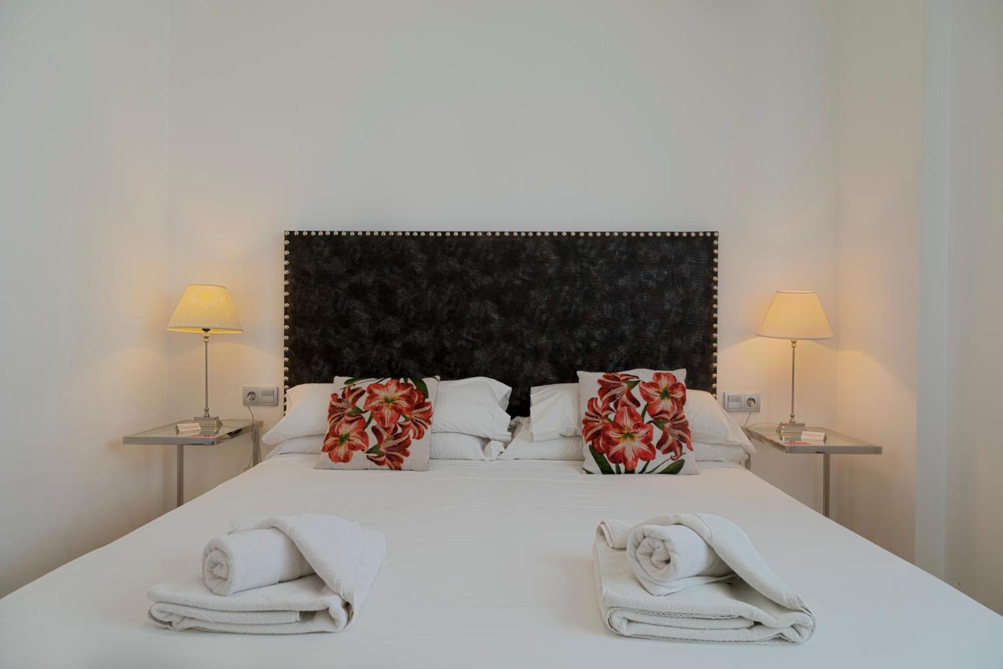 Caleta Homes - Apartamentos Pompidou Málaga Habitación foto