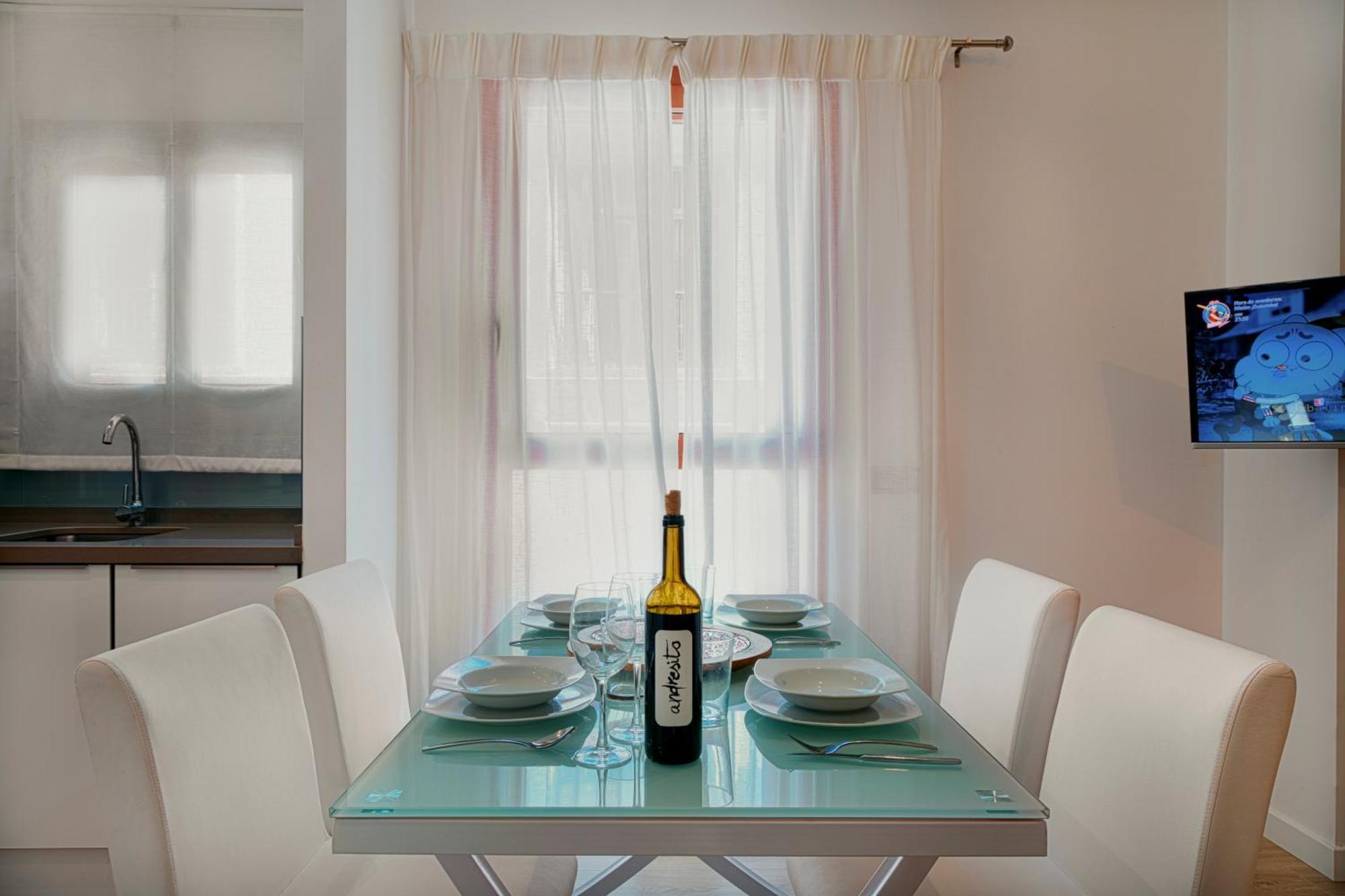 Caleta Homes - Apartamentos Pompidou Málaga Habitación foto